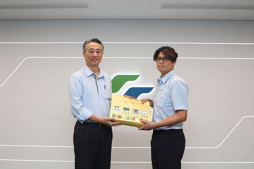 「沒想到會撿到這麼多錢!」 北捷行車專員拾獲150萬醫藥費 拾金不昧物歸原主獲表揚