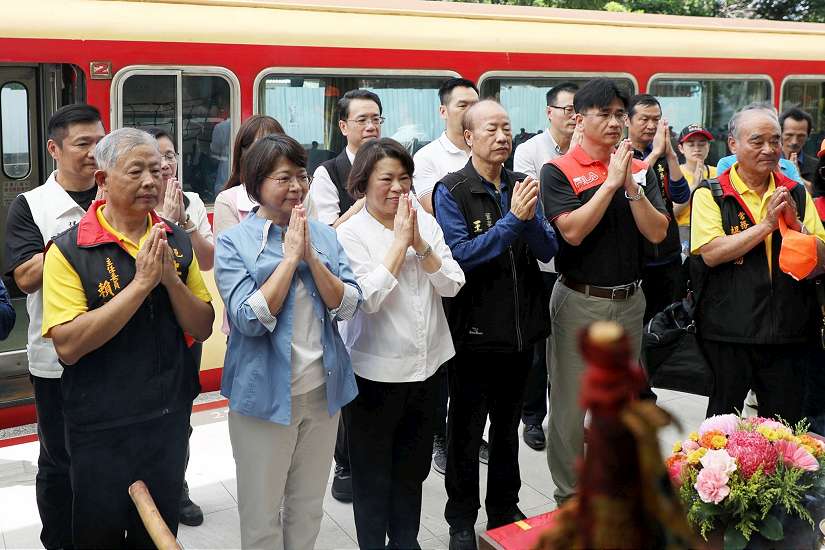 與神同行！玉三聖母與玄天上帝搭火車為沿線祈安