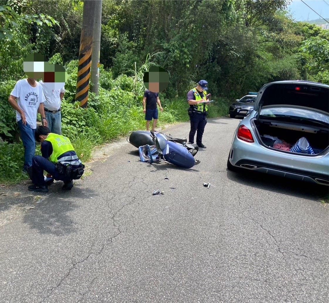 三義分隊執行鴨箱寶往勝興火車站路上車禍救護案