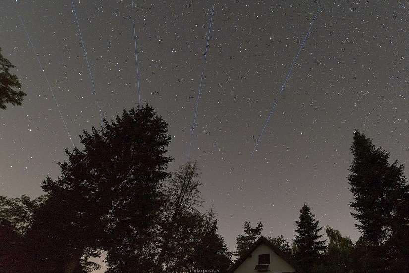 夜空新奇觀，藍色衛星明亮現身！