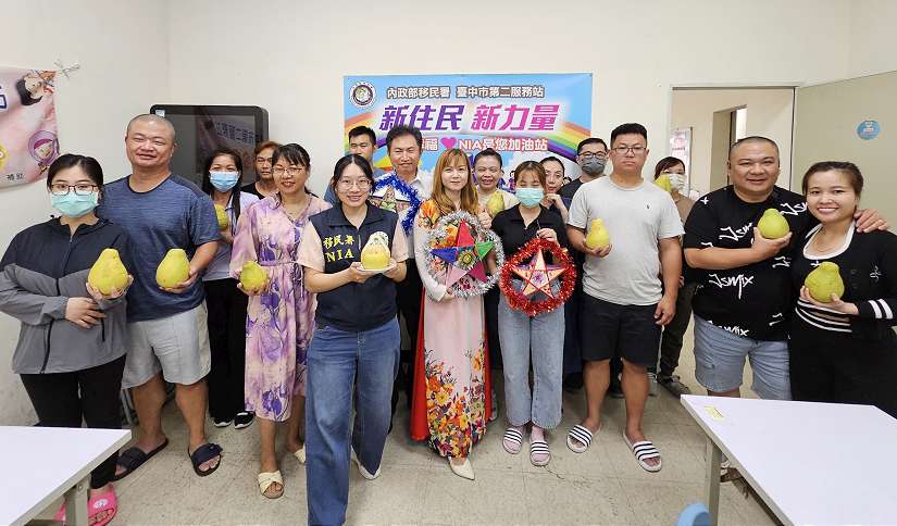 濃濃的柚香 移民署邀新住民品嚐鹹柚慶望月節