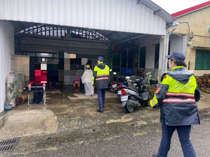 山陀兒颱風土石流黃色警戒區發布 大武警協助大武鄉大鳥村預防性撤離並安置村民 