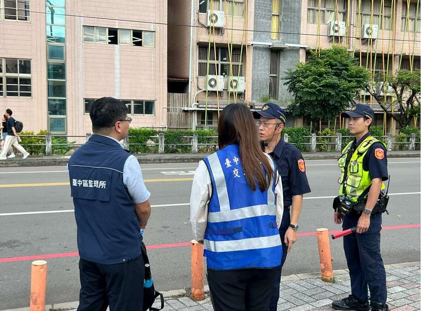 執法宣導雙管齊下 中市警四分局聯合市府團隊強化公車行車安全稽查