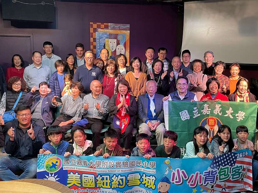 黃敏惠市長抵雪城會僑胞 吃福義軒、送國旗圍巾盼共同擦亮中華民國招牌