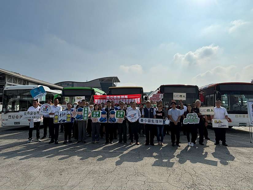 公車駕駛員「路口轉向停看行」 中市交通局攜手交通部公路局強化業者教育訓練