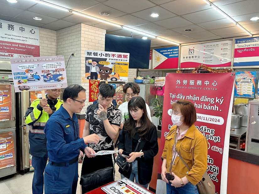 中和警強化宣導微電車法令 守護外籍朋友行車安全