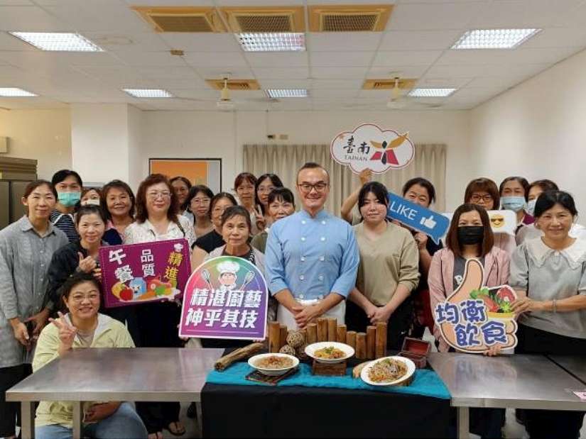 「佳節美食逗陣來」 南市教育局邀專業主廚秀廚藝 學校午餐來過節