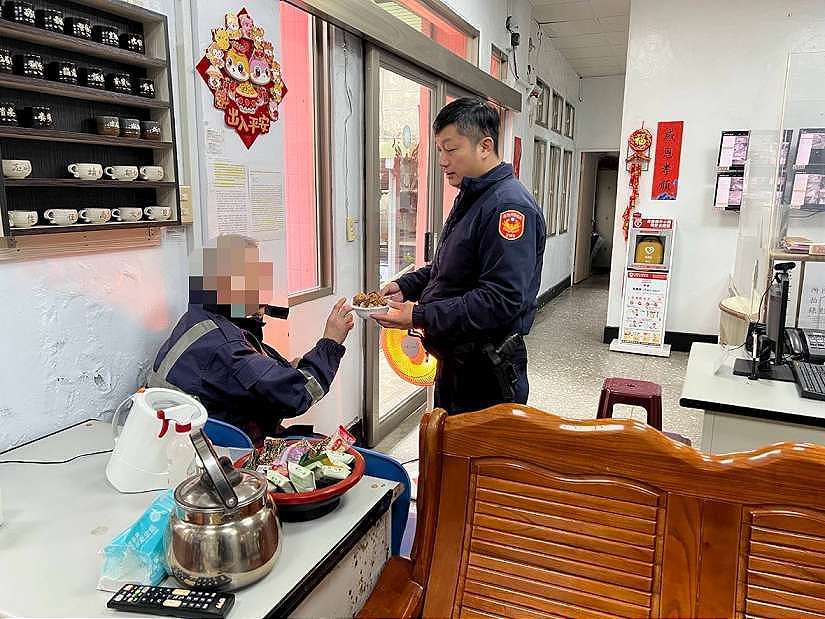 司機載迷途翁求助  警溫暖接力助返家