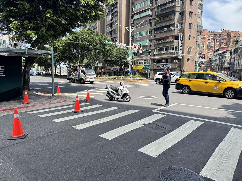 北市士林區承德路4段一處工地之鷹架傾倒所幸無人傷