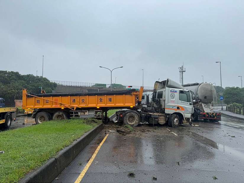 大貨車疑剎車失靈  致失控衝撞分隔島