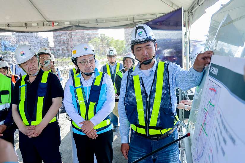 侯友宜視察新泰塭仔圳二區道路工程  提升新莊地區交通量能