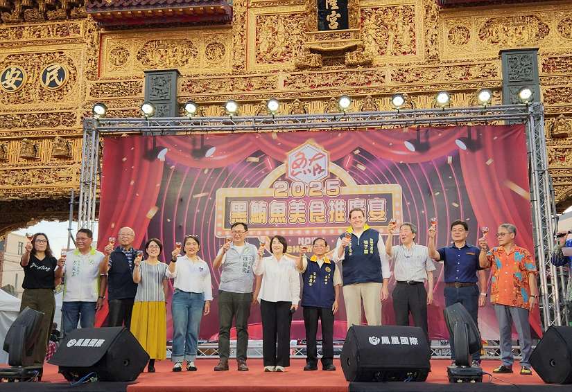 屏東黑鮪魚季美食宴席開百桌 重現紅寶石歌廳秀盛況 美日菲國際友人體驗台灣辦桌大讚東港美食