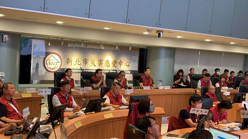 丹娜絲颱風漸遠離 指揮官侯友宜請市民仍應警戒勿登山觀浪