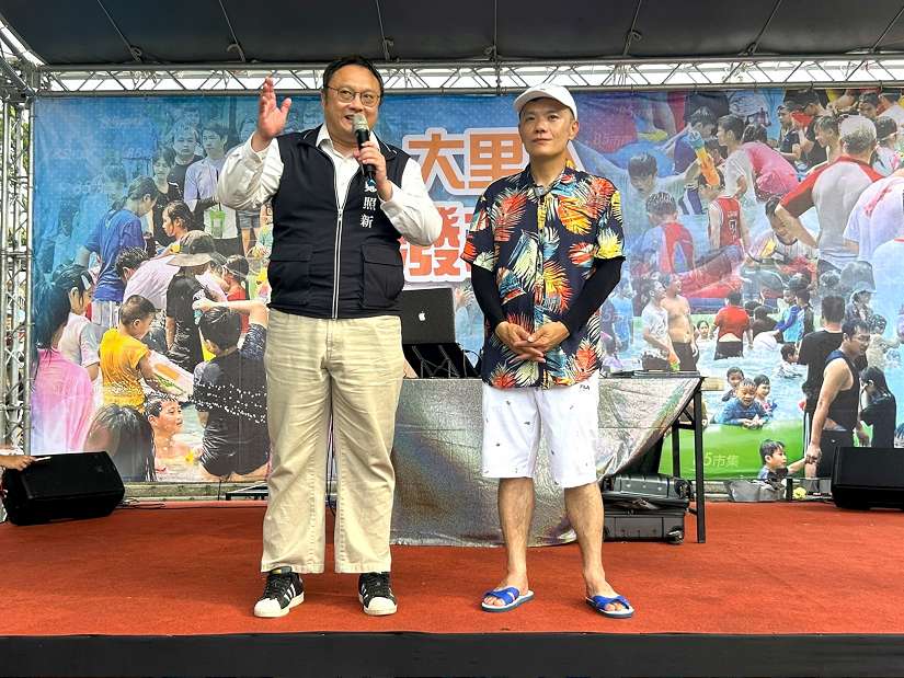大里人潑水節消暑登場！ 鄭副市長讚增進親子互動