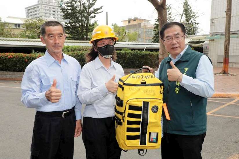 台南全面恢復供電 黃偉哲陪同賴總統慰勞及感謝台電員工勞苦功高