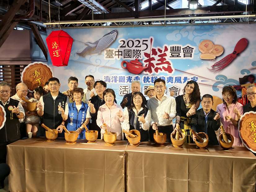 台中國際糕豐會登場 巨型太陽餅壽龜亮相