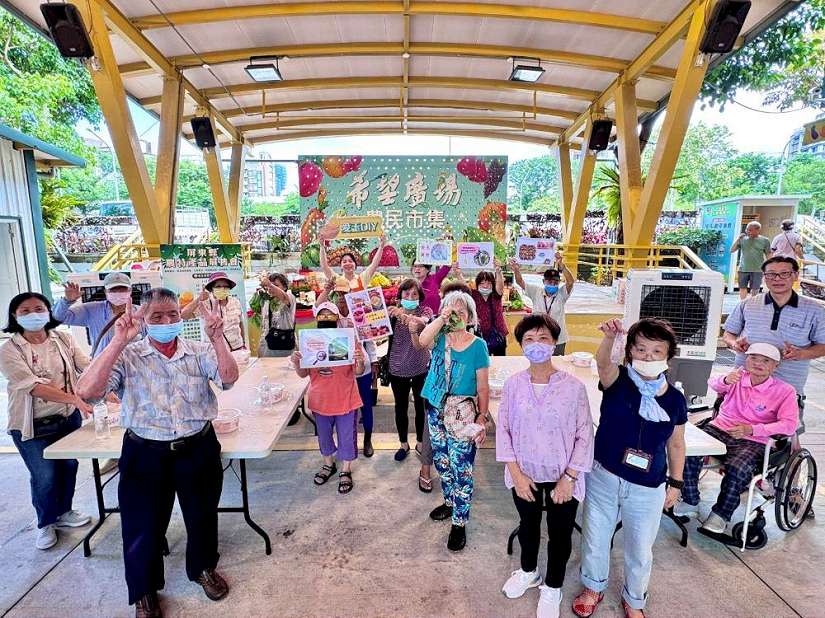 屏東週火紅登場!紅龍果、愛玉DIY清涼消暑 台北希望廣場熱情開賣