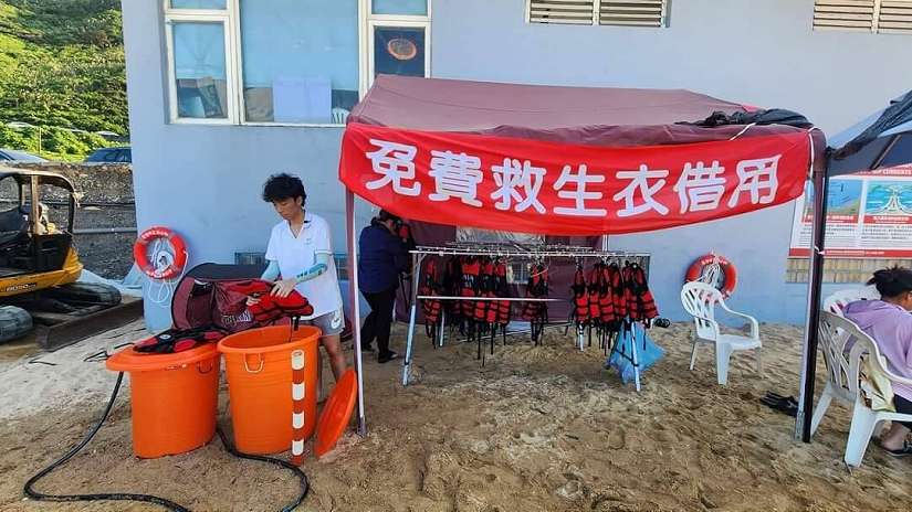 海域遊憩意外夏季飆升 管碧玲推海安三寶：「GoOcean、看警示、借救生衣」 揭全台最高救生衣借出點在旗津 有效降低溺水案