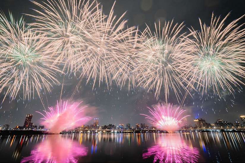 2025大稻埕夏日節人潮爆棚帶動商圈業績倍增 8/20主題煙火雙倍綻放、舞台擴大演出