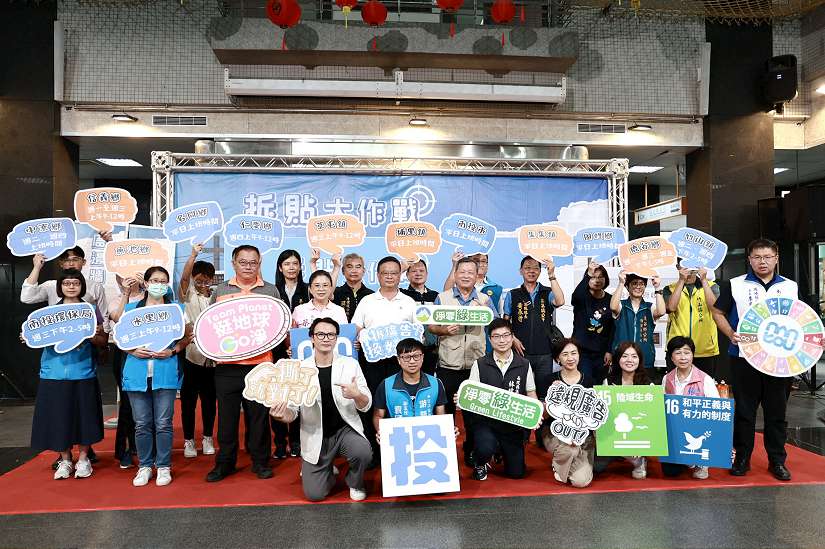南投縣府邀集鄉親一起動手拆除違規廣告 可兌換好禮