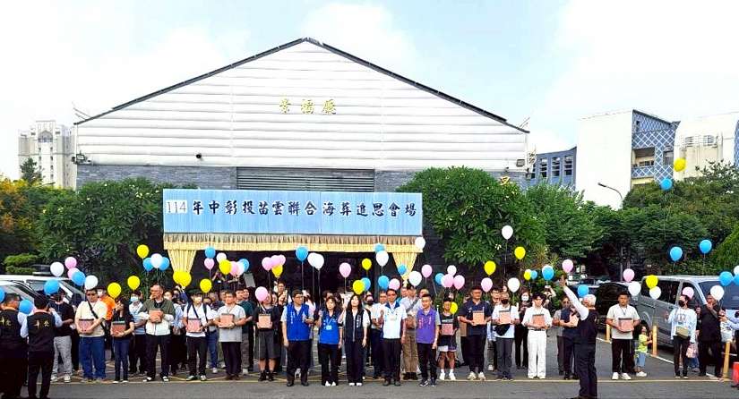 中彰投苗雲聯合海葬梧棲漁港啟航 19名先行者安息大海