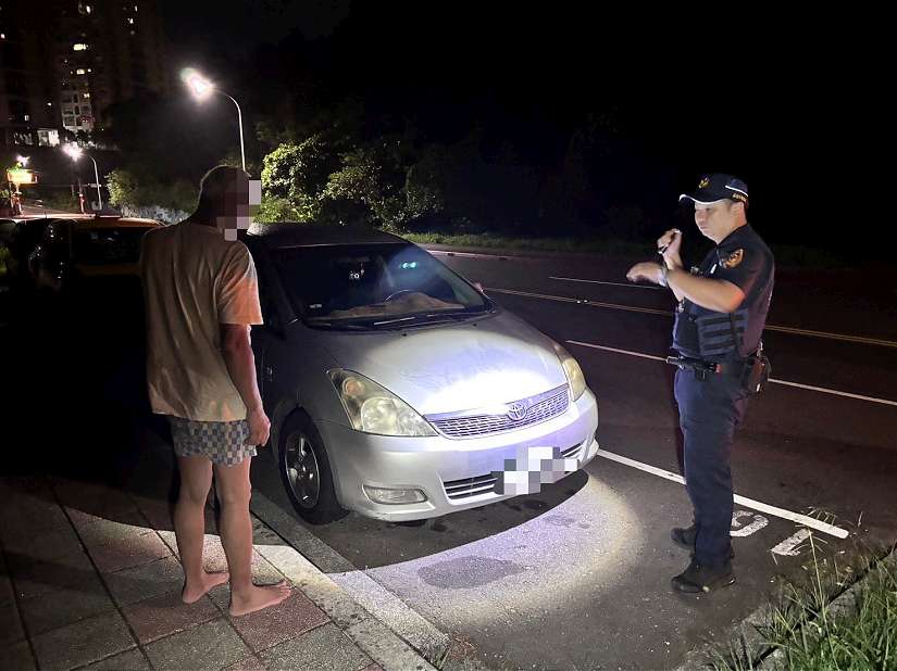 男子倒臥車頭前　基隆警即刻救援