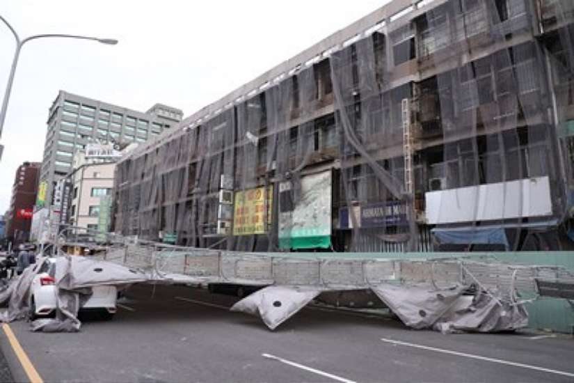 台中市中央市場鷹架倒塌 中市府勒令停工依法開罰18萬元