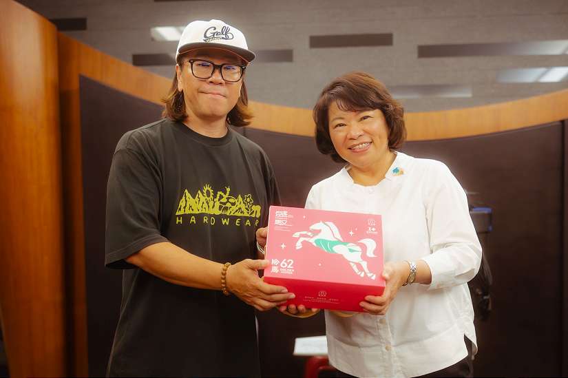 韓劇改編影集《我們的藍調時光》來嘉拍攝　黃敏惠市長親赴探班並體驗導演角色