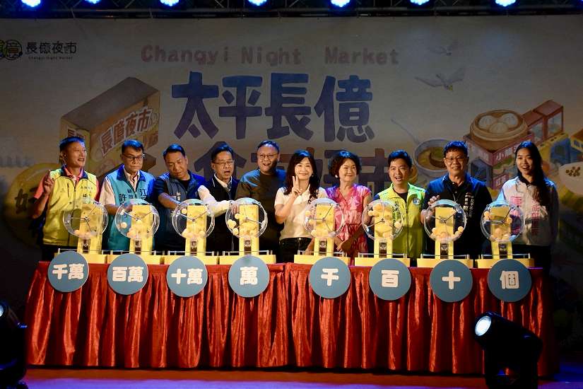 購物節第二位百萬汽車得主出爐！迺台中長億夜市抽百份好禮