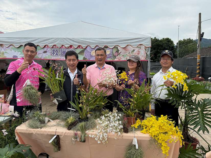 花海花毯節人氣旺、在地特產500條杏鮑菇香腸免費送 橘色波斯菊、紅色百日草、本週大爆發
