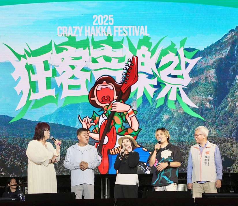 屏東狂客音樂祭人氣爆棚! ELLA 壓軸經典連發 周春米陪樂迷搖擺嗨翻全場