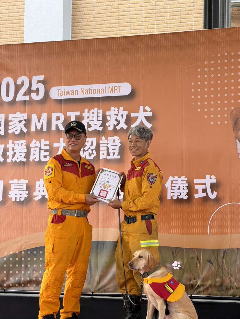 台中搜救犬 Uno、Ring 挑戰極限！通過2025國家MRT搜救犬最高等級認證