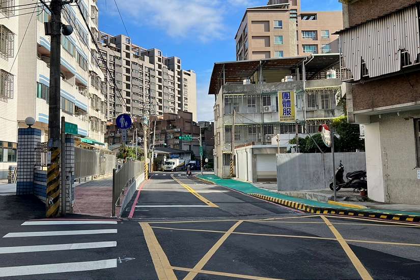 新北美樂地2.0打造安全友善步行環境 泰山區仁愛路6巷增設人行道、無障礙斜坡道