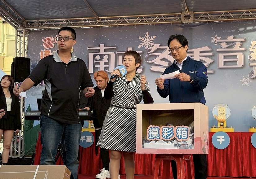 「婚後好運加倍！」黃副市長揭曉三組百萬幸運兒　南屯冬季音樂會嗨翻台中購物節最終抽
