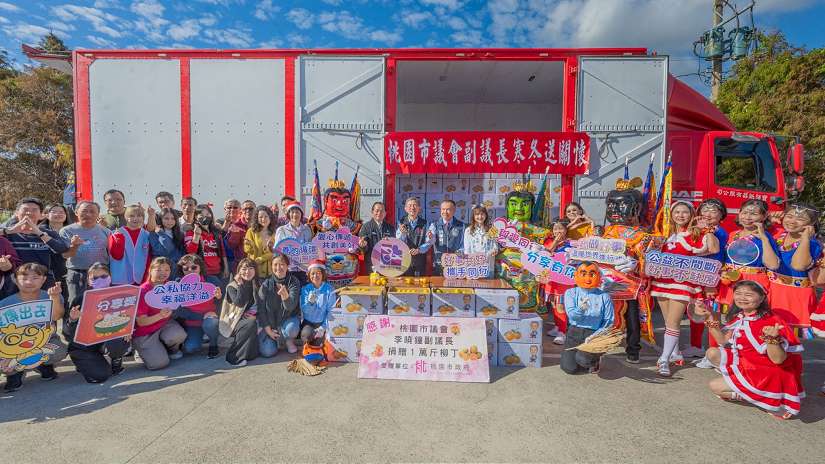 副議長李曉鐘連續18年捐贈萬斤柳丁　王副市長感謝公益行動送關懷