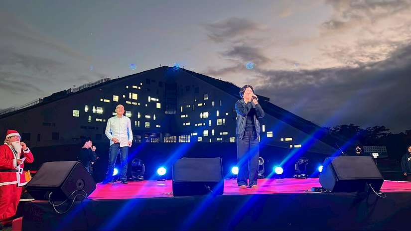 縣長校長同台飆唱　臺東大學聖誕夜「山豬之音」嗨翻校園