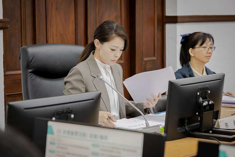 高虹安市長主持復職後首場市務會議 展現施政決心、部署跨年維安