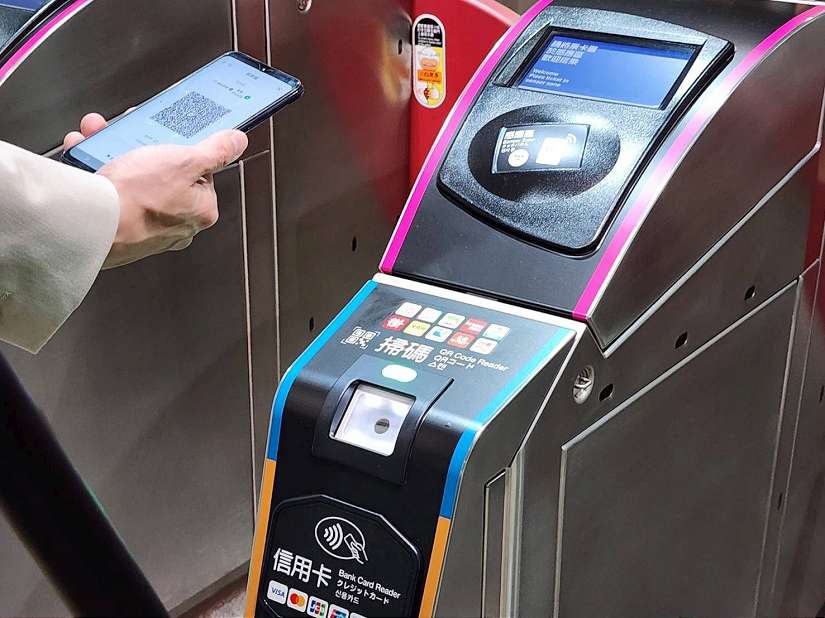 捷運臺北車站悼念牆功德圓滿 2日中午起停止留言與獻花 民眾的感念和追思長相伴隨