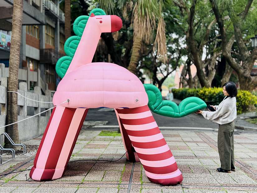 淡水古蹟博物館「充氣馬」上任　搶先為馬年加油「打氣」