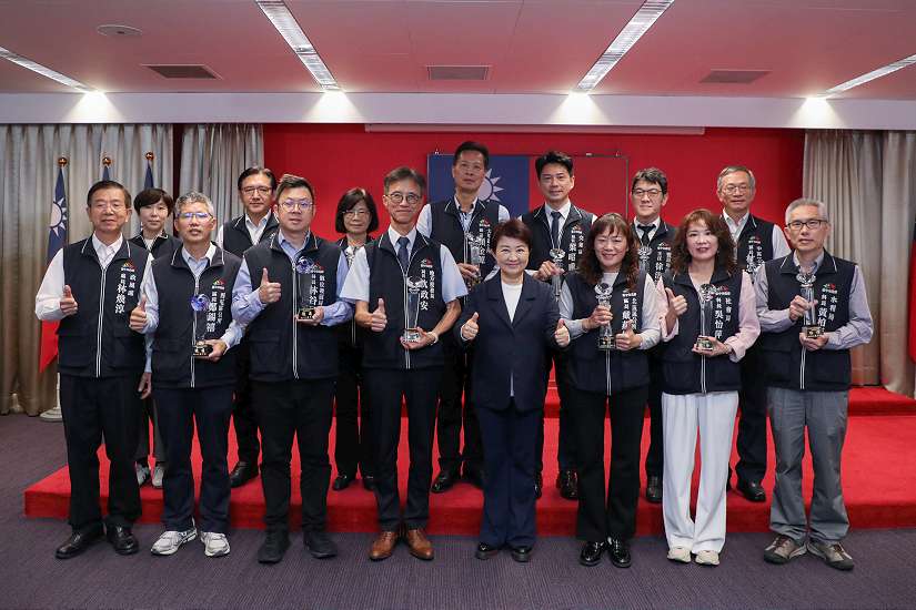 梨山幸福巴士榮獲廉能透明獎 盧市長肯定偏鄉交通創新　山高路遠也能溫暖接送