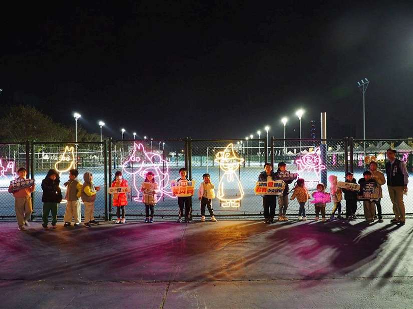 按下GO鍵就發光！姆明互動裝置亮相中央球場 中台灣燈會邀市民賞燈動起來