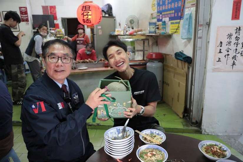 新加坡網紅大胃王Zermatt Neo挑戰30碗台南擔仔麵！  黃偉哲探班邀訪龍崎空山祭