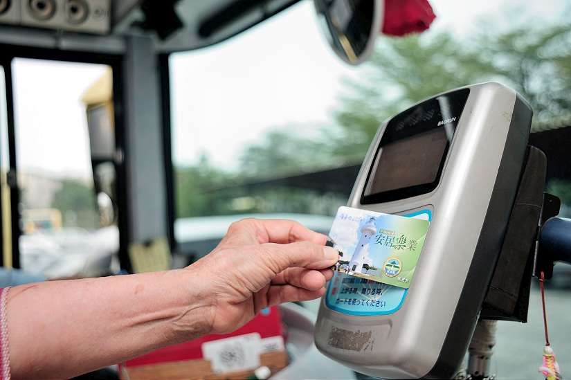 屏東縣敬老卡114年升級後 第4季8,000人申辦，使用率提高至56%