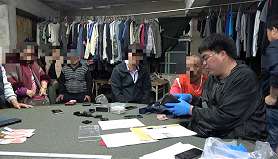 林口警拂曉出擊搗破天九牌賭場！賭客見警翻牆逃沿途掉錢