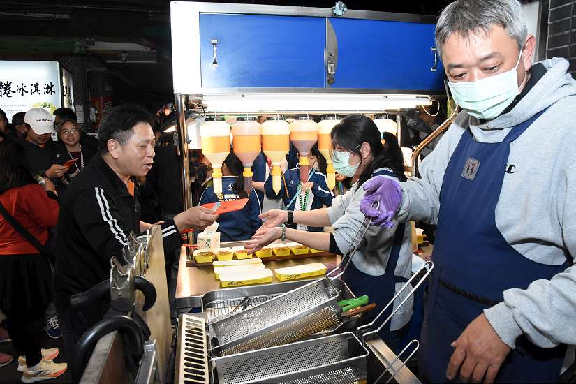 馬年迎春反詐防竊顧交通　士林警踩街宣導民眾好安心