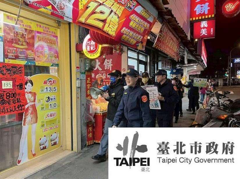 大頭娃娃萌翻踩街！文二警分局長雙聲道防詐防竊宣導 陪民眾歡喜迎馬年