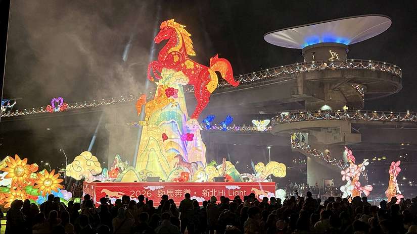 2026新北燈會隆重點燈  嗨玩大都會公園夢幻遊樂場