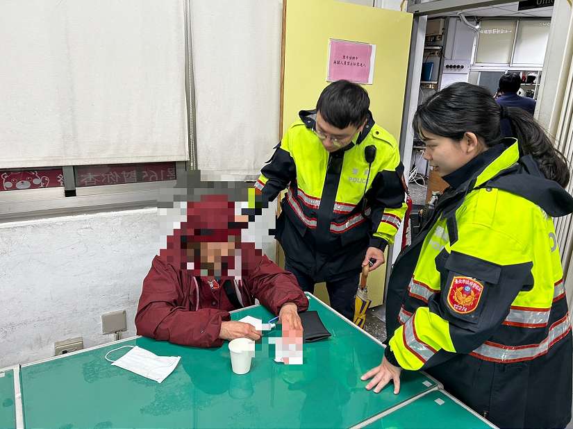 寒流來襲長者不適　內湖警即時關懷暖心護送返家 