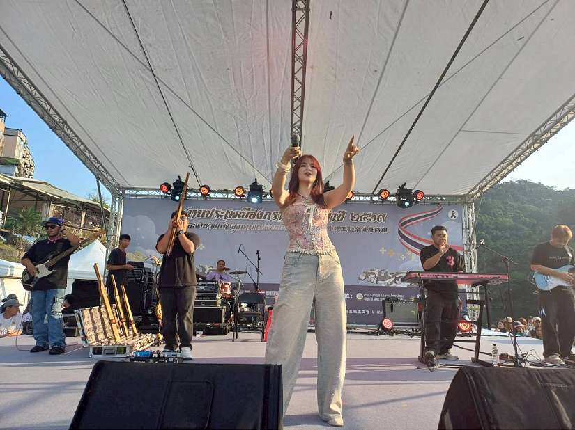 新北泰國潑水節健康路跑碧潭登場 7千民眾齊聚同樂 「泰國阿妹」壓軸演出嗨翻全場