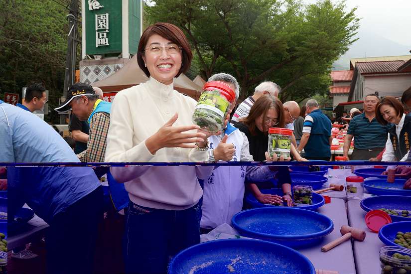 南投梅子節推廣在地鮮食　許淑華縣長與民眾手作青梅